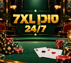שולחן פוקר ירוק עם קלפים וז׳יטונים וכיתוב סוכן 7XL בזמינות 247 להפקדות, משיכות, הרשמה ותמיכה אישית